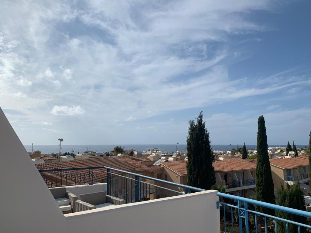 Regina Gardens - Spacious 3 Bed, 2 Bath Maisonette Paphos Bagian luar foto