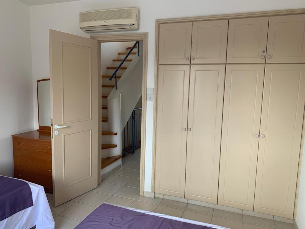 Regina Gardens - Spacious 3 Bed, 2 Bath Maisonette Paphos Bagian luar foto