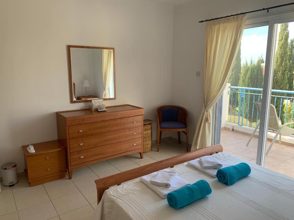 Regina Gardens - Spacious 3 Bed, 2 Bath Maisonette Paphos Bagian luar foto