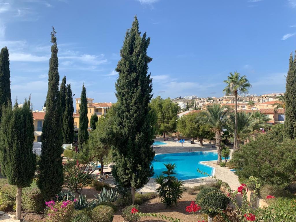 Regina Gardens - Spacious 3 Bed, 2 Bath Maisonette Paphos Bagian luar foto