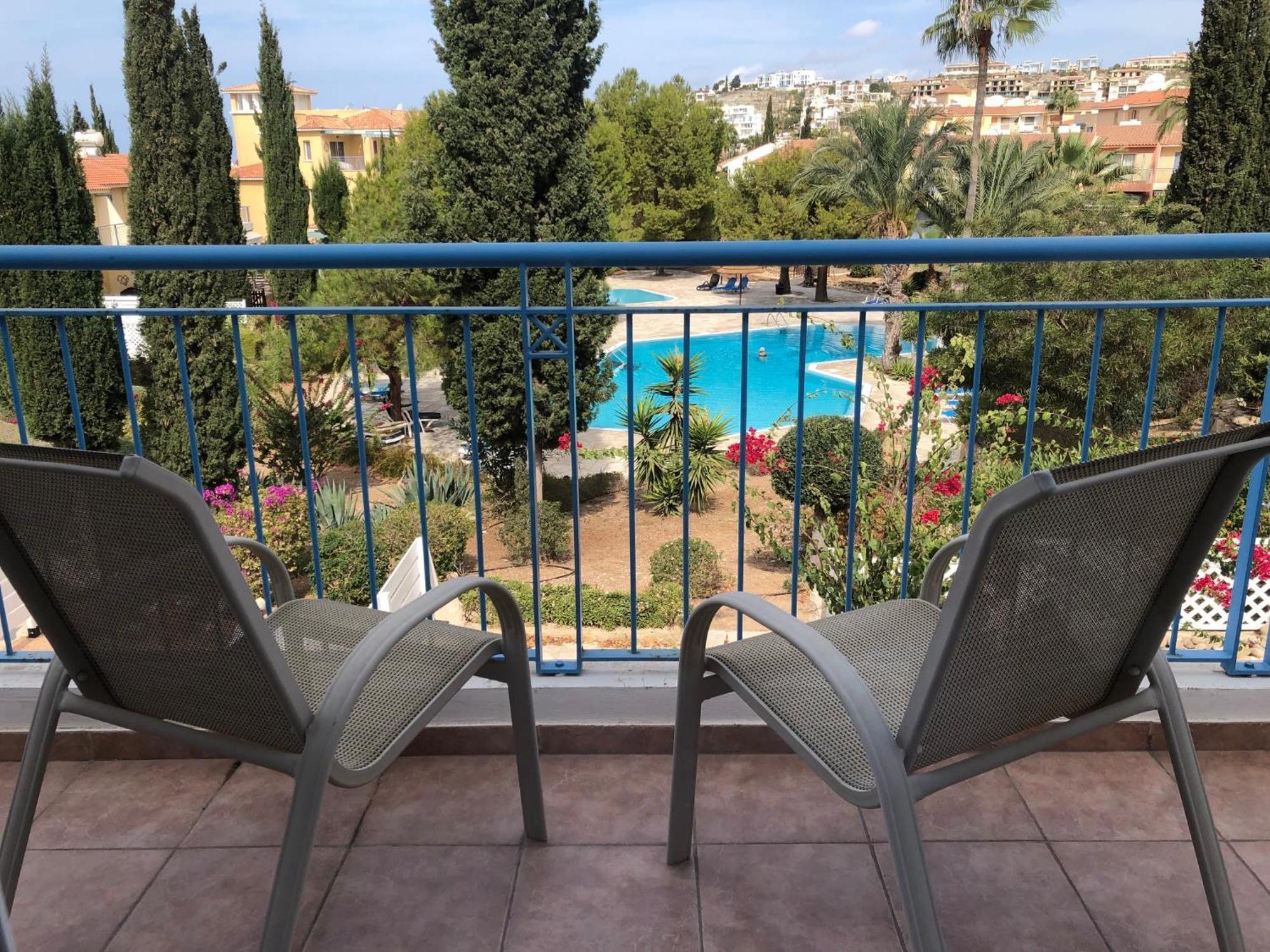 Regina Gardens - Spacious 3 Bed, 2 Bath Maisonette Paphos Bagian luar foto